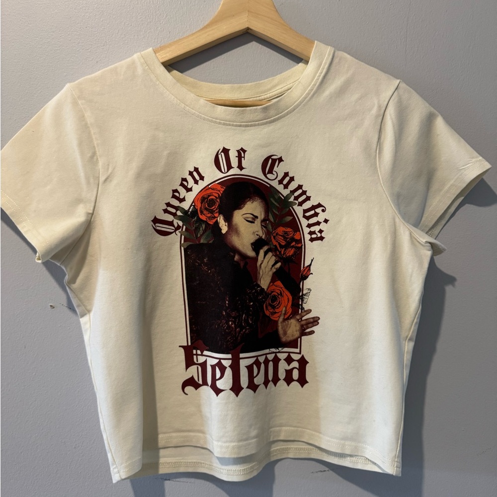 Selena “Queen of Cumbia” Cropped Graphic Tee – Official Merch